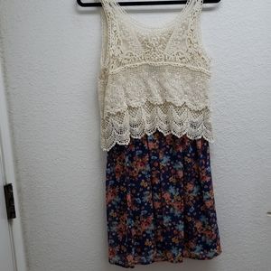 City Triangles Crochet Overlay Floral Dress NWOT sz Medium